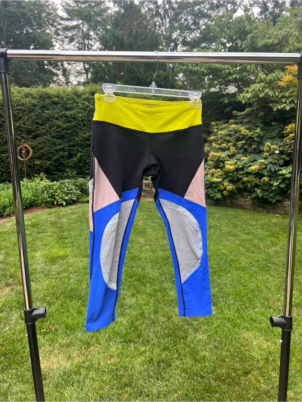 Cropped Colorblock Athletic Leggings - Yellow & Blue
